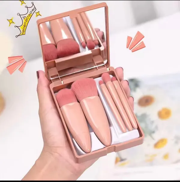 Mini_Travel_Makeup_Brush_Set_—_5_Piece_with_Mirror_&_Flip_Case_|_Nude_Pink_|_Portable_Cosmetic_Brushes