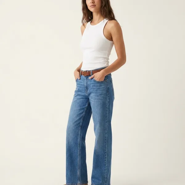 Womens_Medium_Wash_Straight_Fit_Denim_Jeans