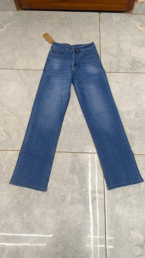 Womens_Medium_Wash_Straight_Fit_Denim_Jeans