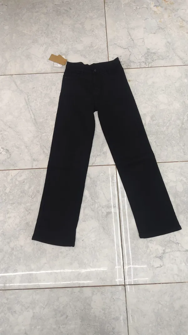 Black_Casual_Straight_Fit_Trousers_For_Women