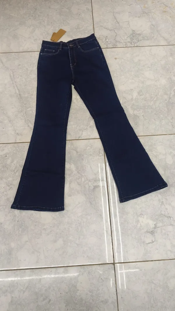 Dark_Blue_Flared_Denim_Jeans_For_Women