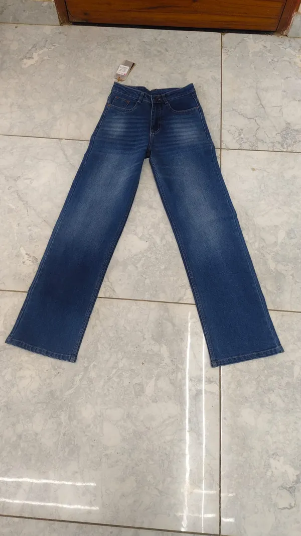Womens_Medium_Wash_Straight_Fit_Denim_Jeans