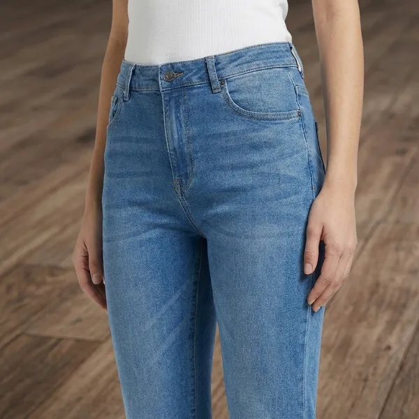 Womens_Light_Blue_Flared_Denim_Jeans