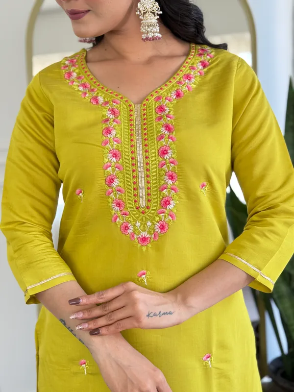 Women's_Yellow_Rayon_Embroidered_Straight_Kurta_with_Rayon_Pant_And_Taby_Printed_Dupatta_Sets