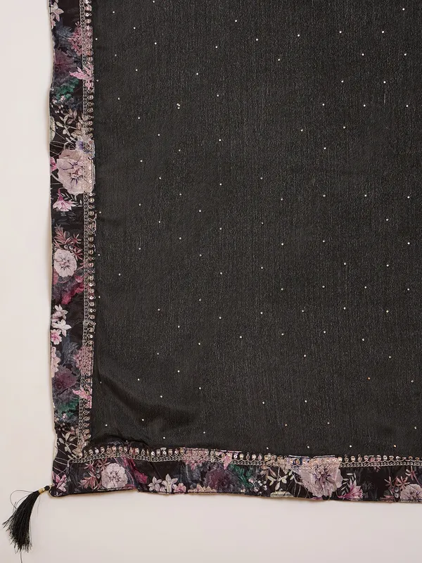 Black_Dupatta_With_Floral_Border_And_Pearl_Detailing