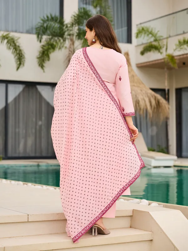 Peach_Kurta_Set_With_Dupatta__3_Piece