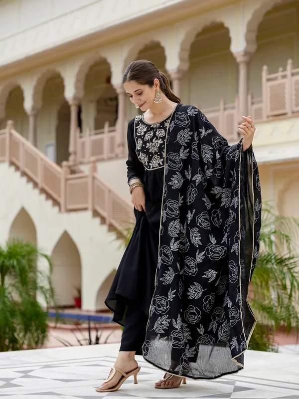 Black_Embroidered_Anarkali_Kurta_With_Pants