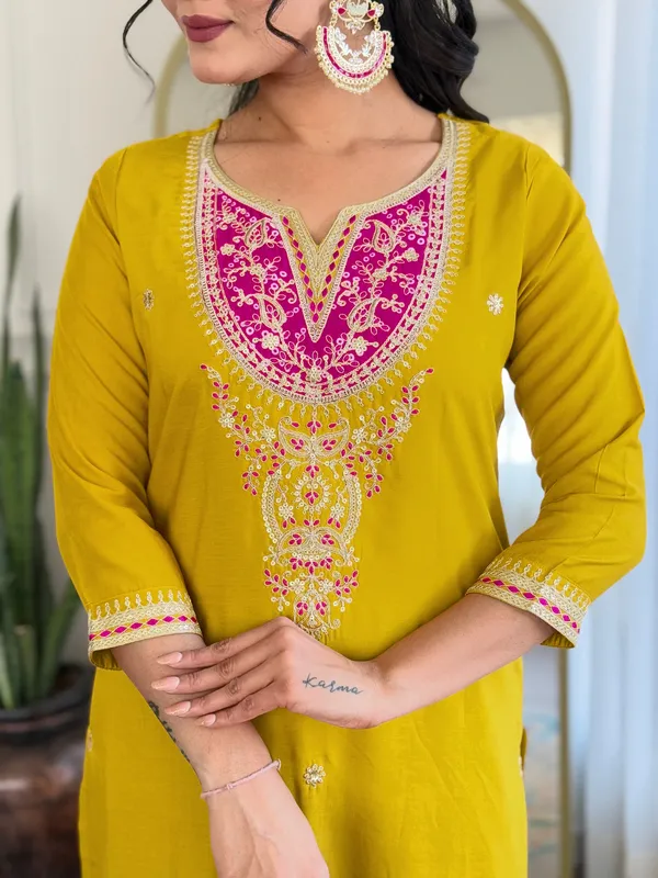 Yellow_Kurta_Set_With_Pink_Bandhani_Dupatta