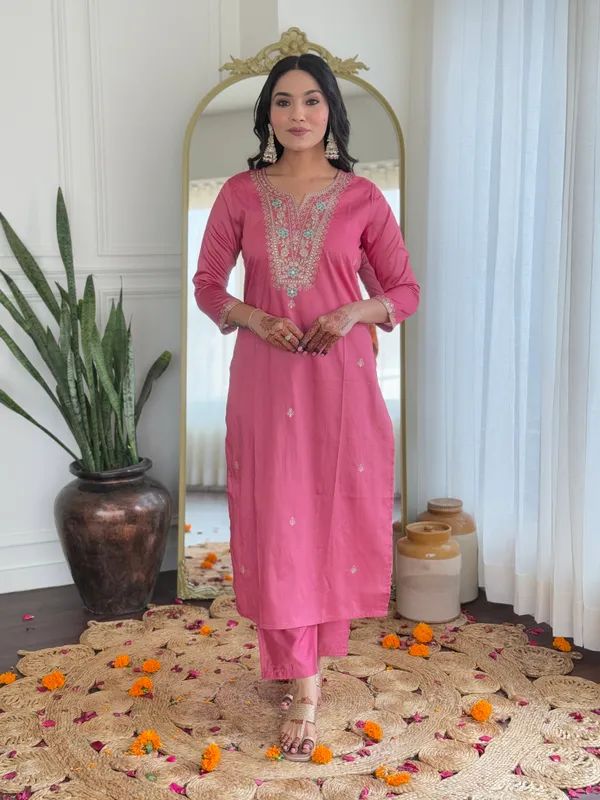 Pink_Kurta_Set_with_Turquoise_Dupatta__Traditional