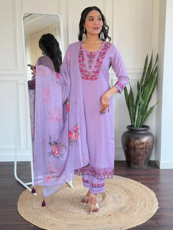 Lavender_Ethnic_Suit_Set_With_Floral_Threadwork