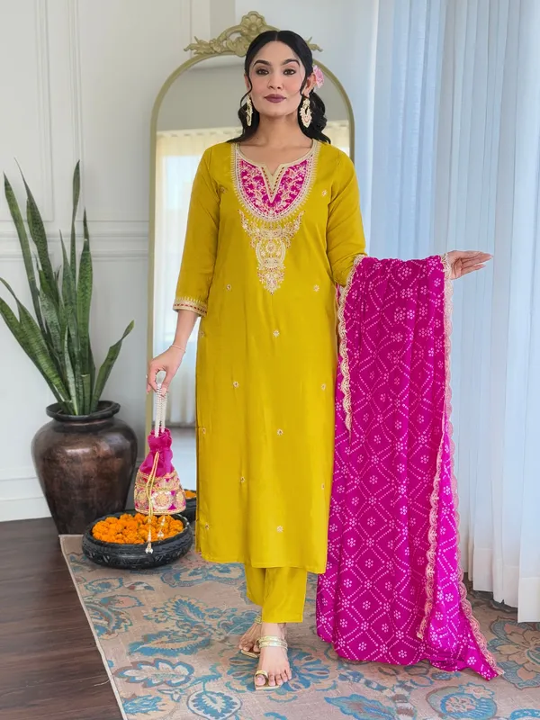 Yellow_Kurta_Set_With_Pink_Bandhani_Dupatta