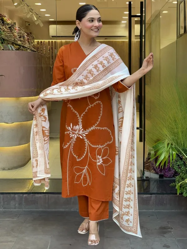 Orange_Kurta_Set_With_White_Dupatta