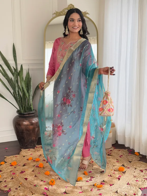 Pink_Kurta_Set_with_Turquoise_Dupatta__Traditional