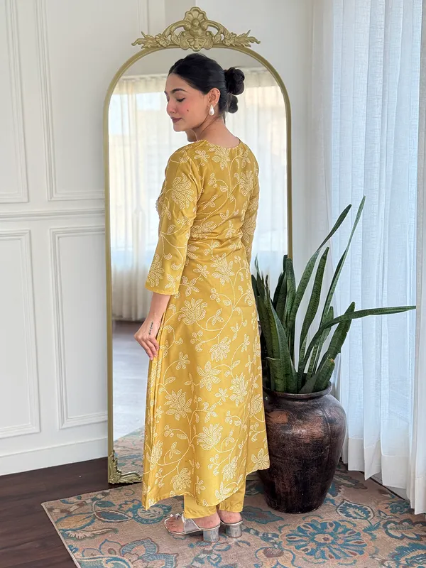 Yellow_Ethnic_Suit_Set_With_Dupatta__Traditional