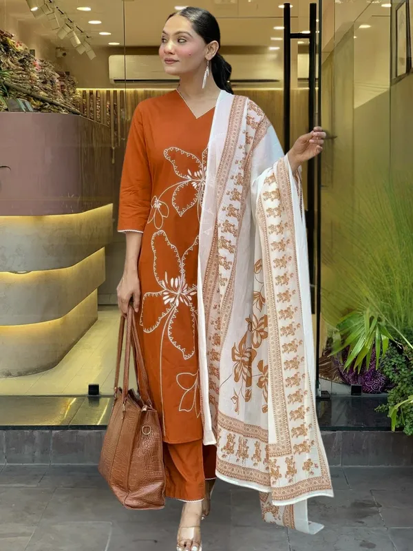 Orange_Kurta_Set_With_White_Dupatta