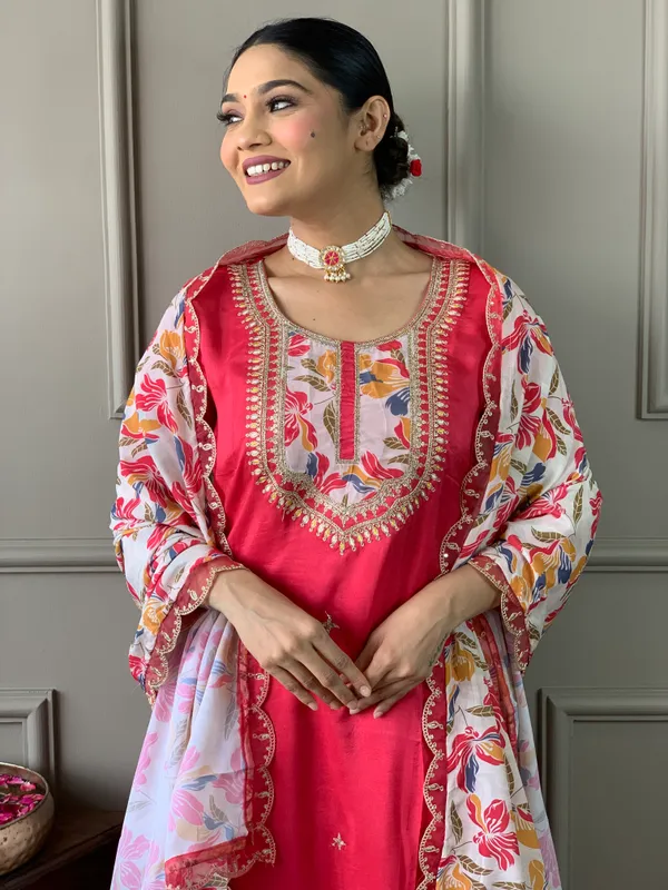 Gajri_Kurta_Set_with_Floral_Dupatta