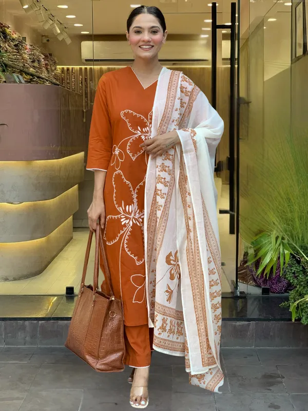 Orange_Kurta_Set_With_White_Dupatta