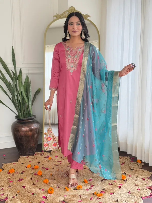 Pink_Kurta_Set_with_Turquoise_Dupatta__Traditional