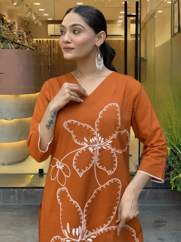 Orange_Kurta_Set_With_White_Dupatta