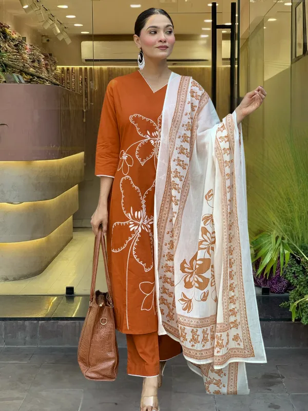 Orange_Kurta_Set_With_White_Dupatta