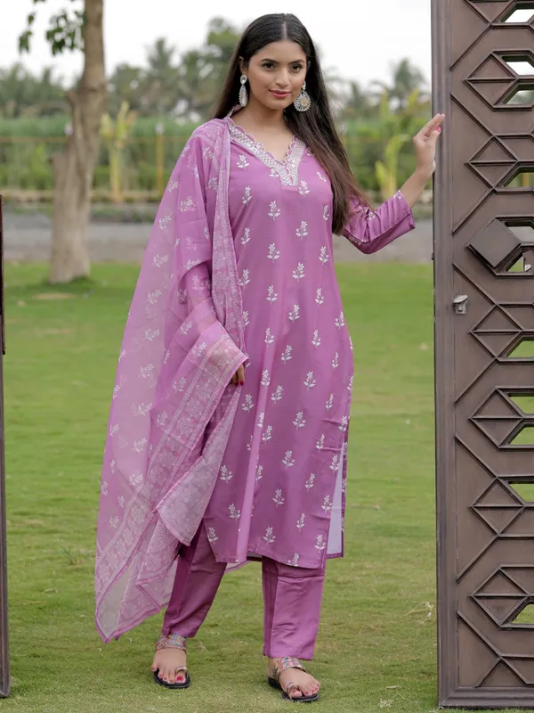 Onion_Pink_Kurta_Set_With_Dupatta__Ethnic_Wear