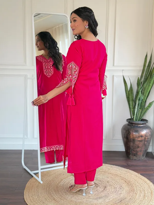 Pink_Embroidered_Kurta_Set_With_Dupatta