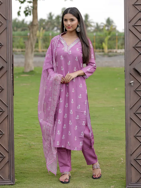 Onion_Pink_Kurta_Set_With_Dupatta__Ethnic_Wear