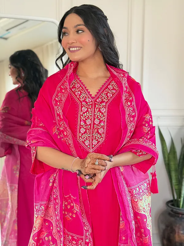 Pink_Embroidered_Kurta_Set_With_Dupatta