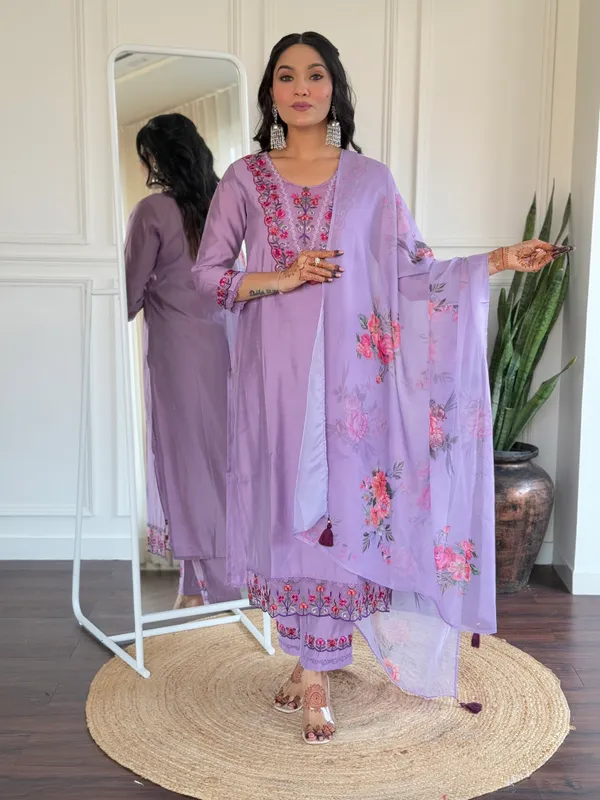 Lavender_Ethnic_Suit_Set_With_Floral_Threadwork
