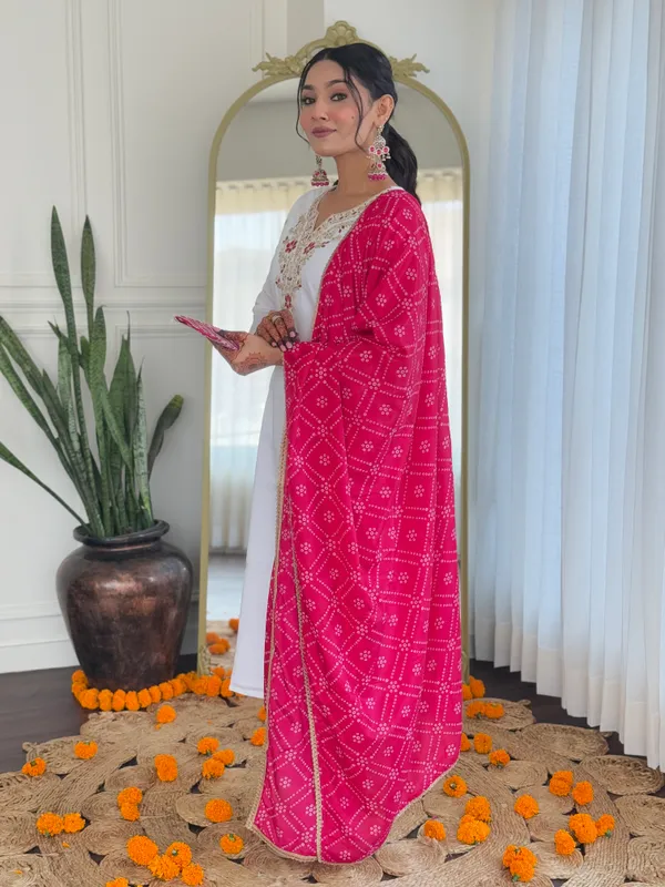 White_Kurta_Set_With_Floral_Embroidery_And_Pink