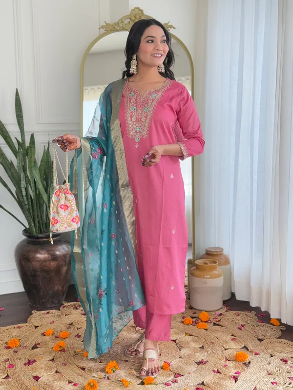Pink_Kurta_Set_with_Turquoise_Dupatta__Traditional