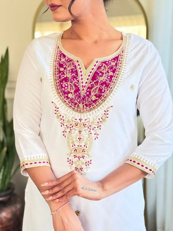 White_Kurta_Set_With_Pink_Bandhani_Dupatta