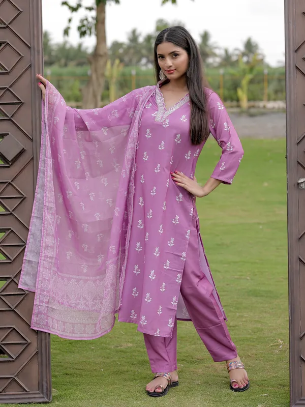 Onion_Pink_Kurta_Set_With_Dupatta__Ethnic_Wear