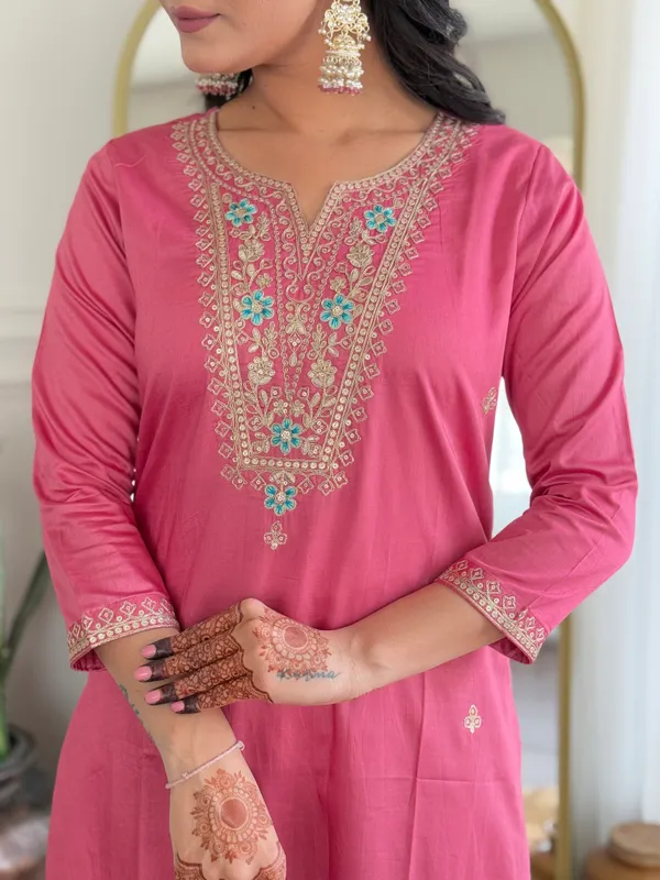Pink_Kurta_Set_with_Turquoise_Dupatta__Traditional