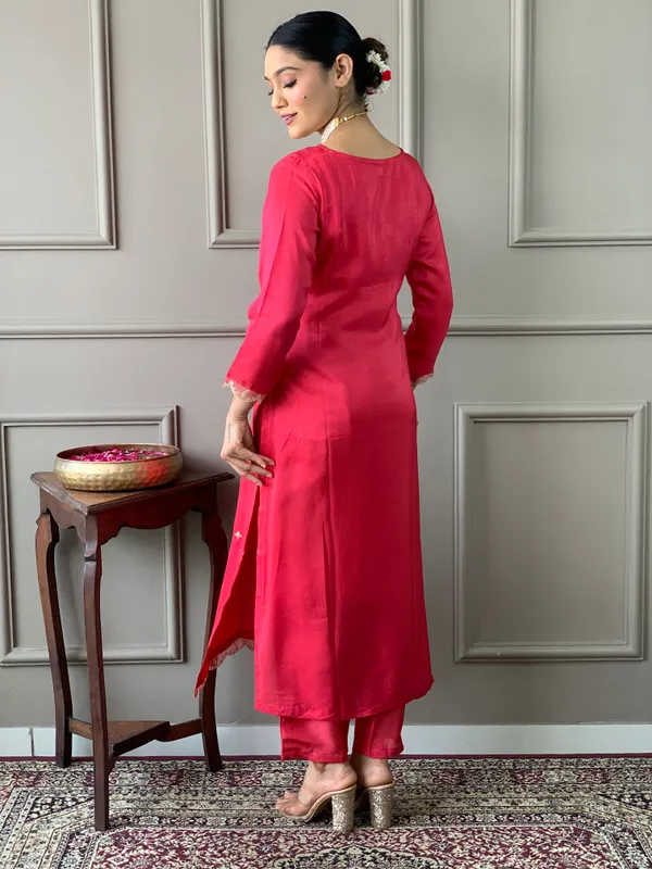 Gajri_Kurta_Set_with_Floral_Dupatta