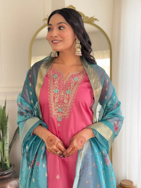 Pink_Kurta_Set_with_Turquoise_Dupatta__Traditional