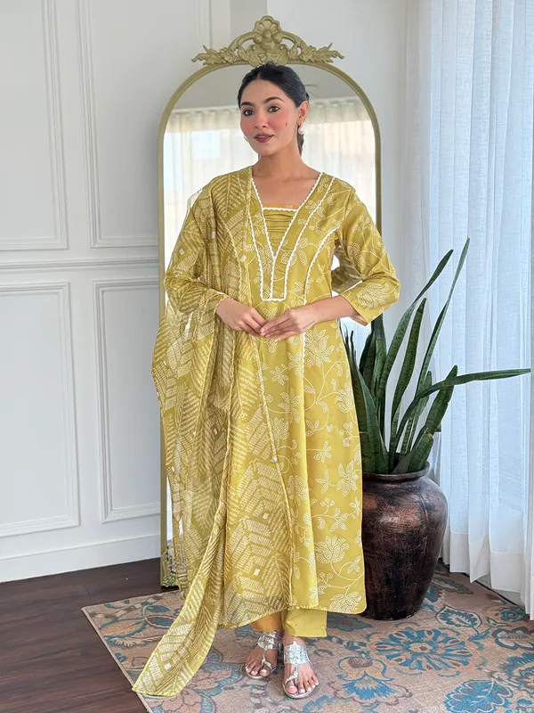 Yellow_Ethnic_Suit_Set_With_Dupatta__Traditional
