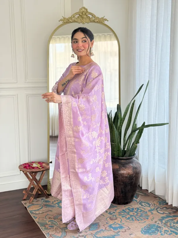 Lavender_Embroidered_Banarasi_Silk_Kurta_Set_With_Dupatta