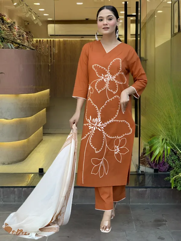 Orange_Kurta_Set_With_White_Dupatta