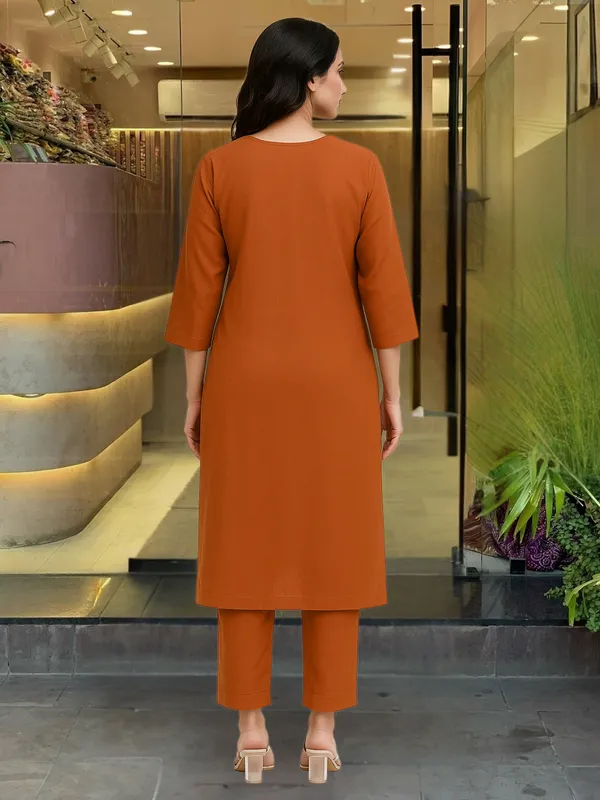 Orange_Kurta_Set_With_White_Dupatta