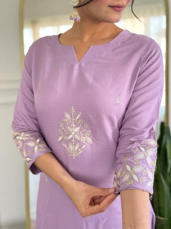 Lavender_Embroidered_Banarasi_Silk_Kurta_Set_With_Dupatta