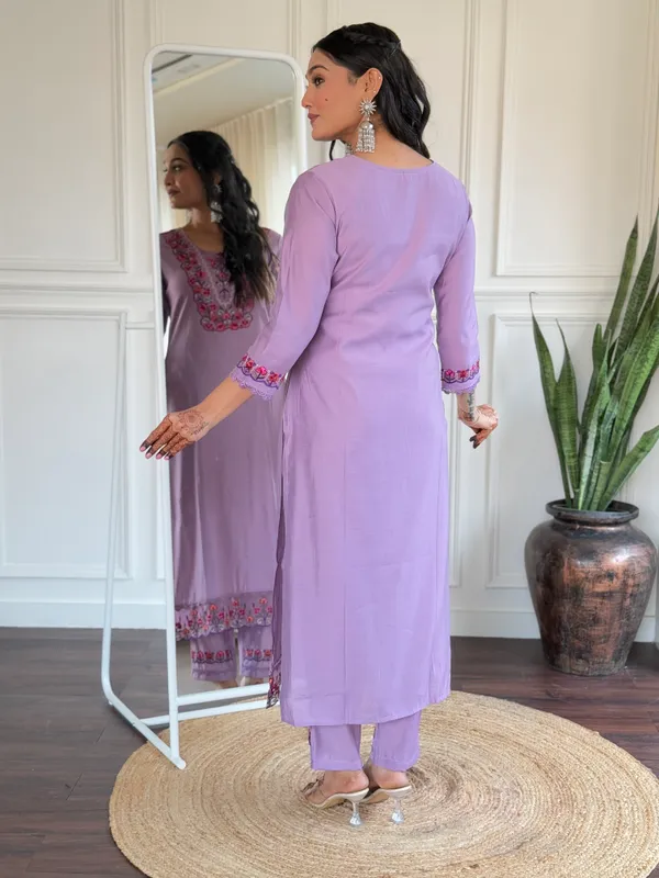 Lavender_Ethnic_Suit_Set_With_Floral_Threadwork