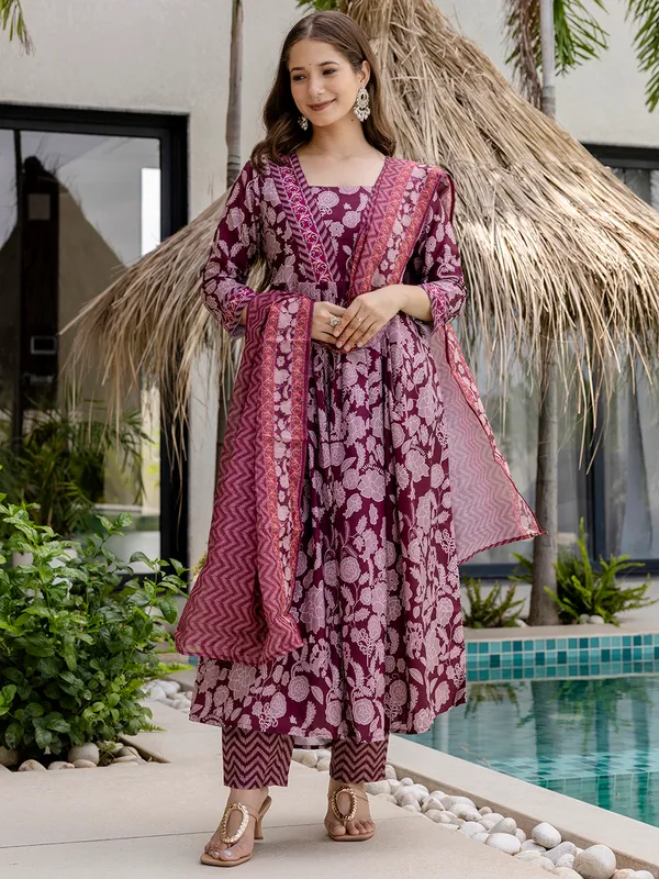 Maroon_Print_Gathered_Waist_Maxi_Dress_With_Embroidered