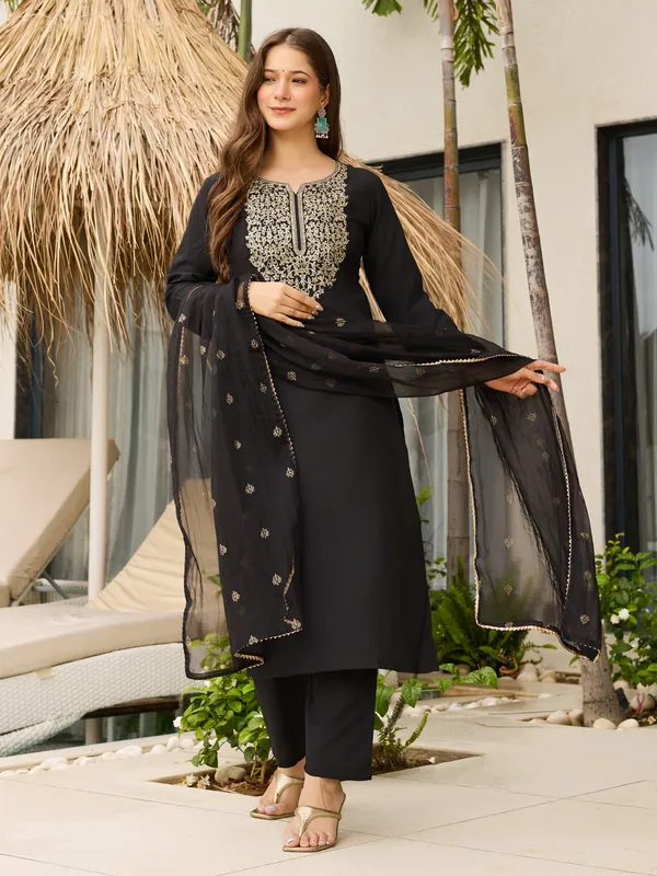 Black_Ethnic_Suit_Set_With_Dupatta