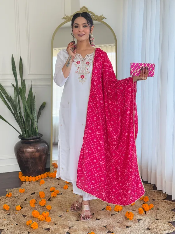 White_Kurta_Set_With_Floral_Embroidery_And_Pink