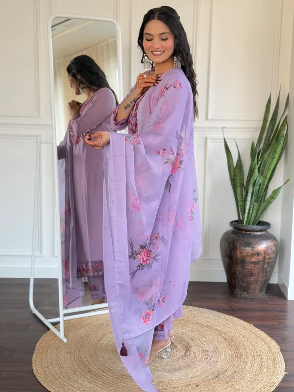 Lavender_Ethnic_Suit_Set_With_Floral_Threadwork