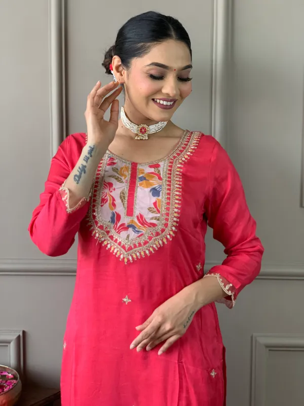 Gajri_Kurta_Set_with_Floral_Dupatta