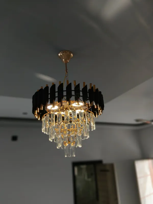 Modern_Black_and_Gold_Crystal_Chandelier_with_Decorative_Metal_Rings