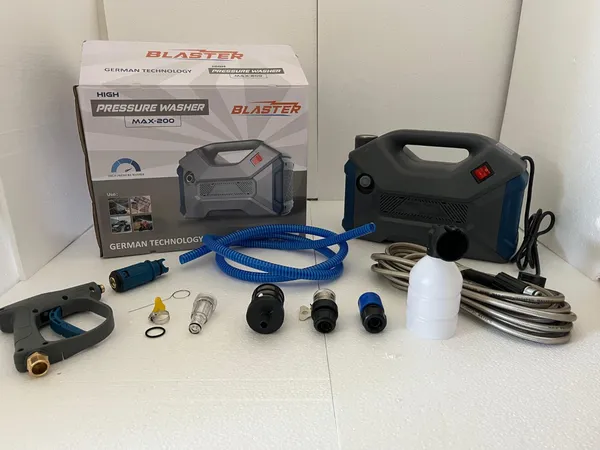 Blaster_High-Pressure_Washer_MAX-200_with_Complete_Accessories_Kit