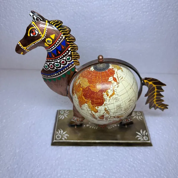 Decorative_Camel_Globe_Holder_With_World_Map